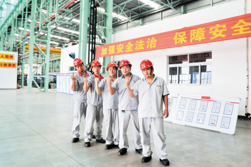 軋鈦帶卷像搟面，你們“鈦”棒了